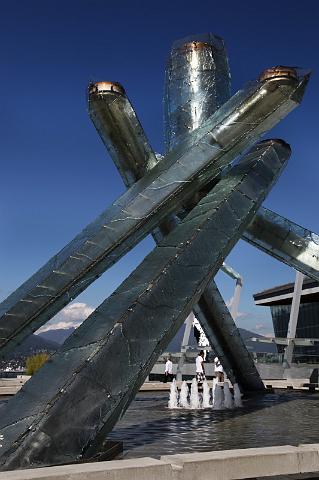004 Vancouver, Olympische Vlam.jpg
